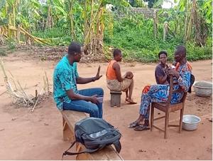 In-depth interview with a family head at Toffo. ©Photo Jean AGUEGUE, SBC consultant