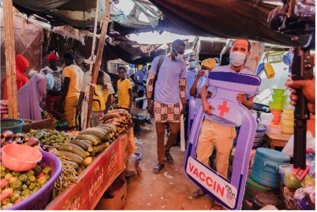 A flash mob organized in a market frequently visited by parents